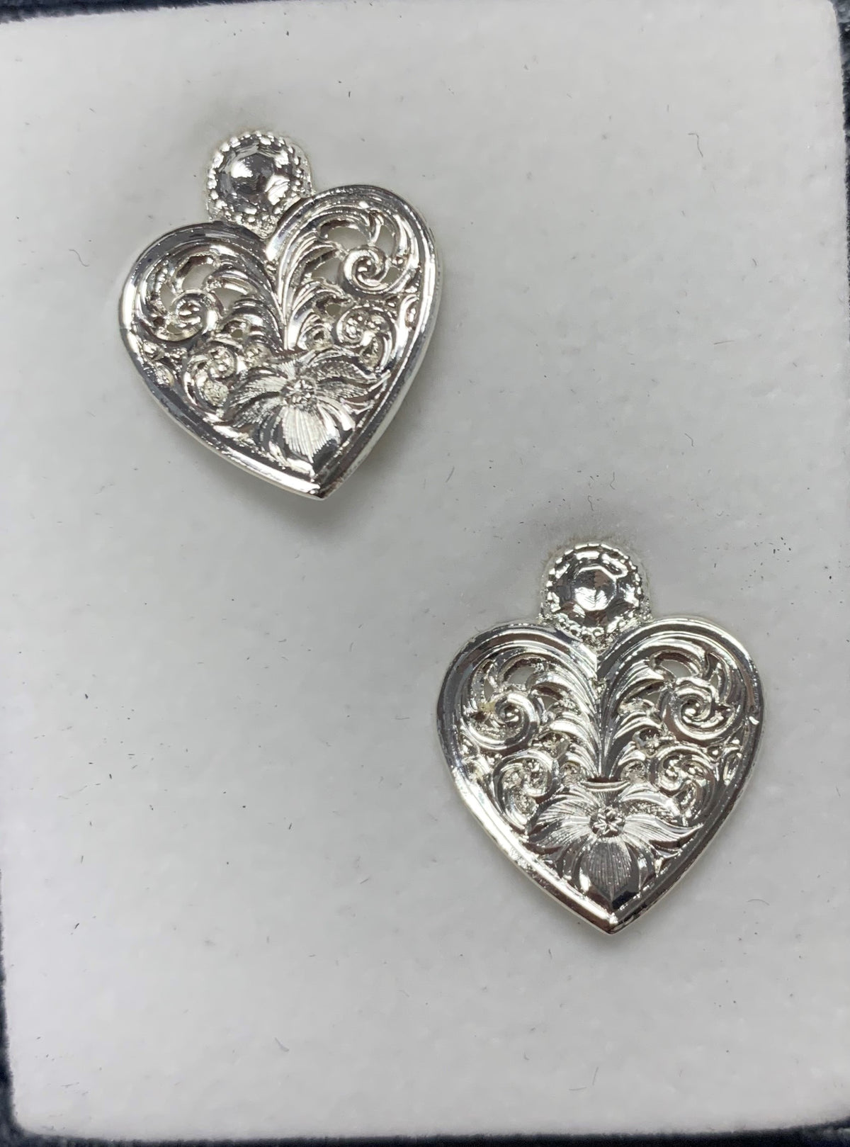 Montana Silversmiths Flower in heart earring